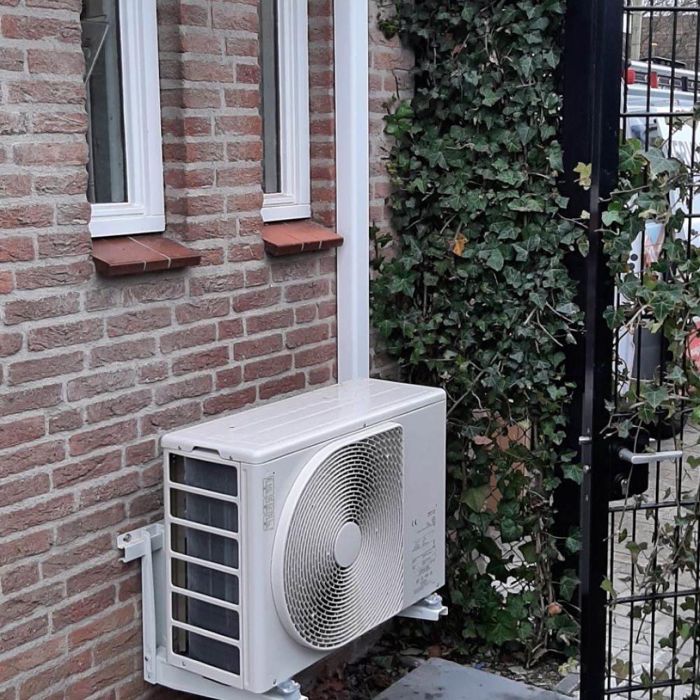 Plaatsing hybride warmtepomp 4kW met 50L buffervat